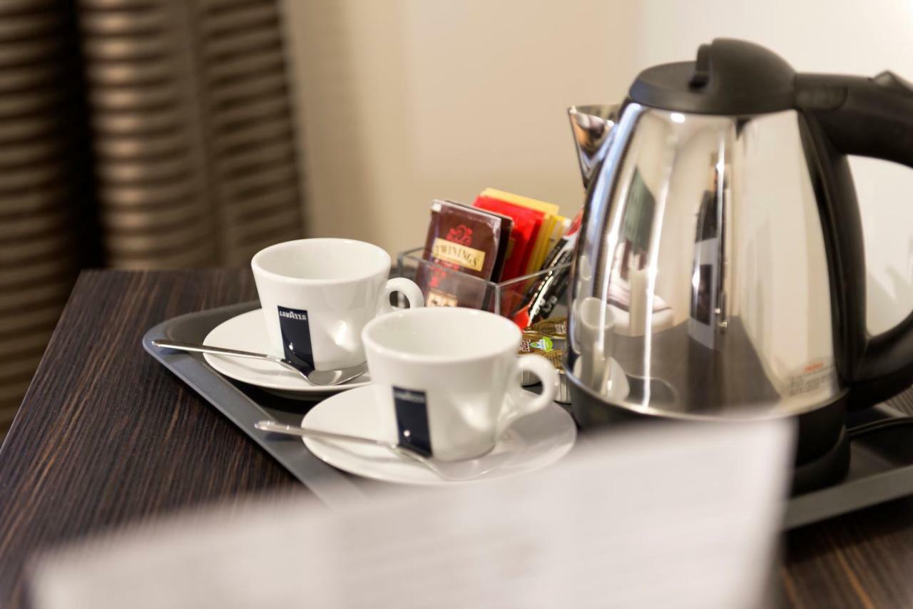 Adrianus Hotel Рим Екстериор снимка
